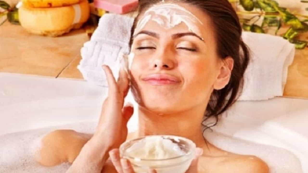 टॅनिंग काढून टाकण्यासाठी ‘हे’ घरगुती उपाय ट्राय करा !