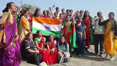 Womens Day Special | नऊवारी साडी परिधान करुन ट्रेकिंग, 300 फुटी नागफणी सुळक्यावर रॅपलिंगचा थरार