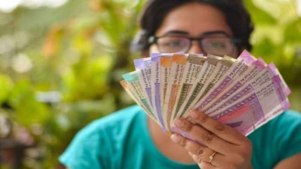 गुंतवणुकीच्या बाबतीत महिला पुरुषांपेक्षा घेतात जास्त जोखीम , FD नाही इथं करतात गुंतवणूक