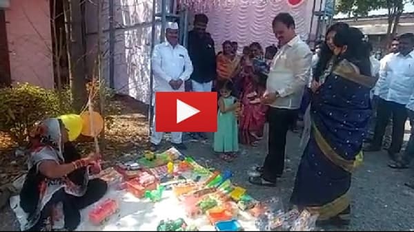VIDEO | चिमुकल्यांचा हट्ट पुरवत दत्तामामा, मंत्री भरणेंकडून दोन हजारांची खेळणी भेट