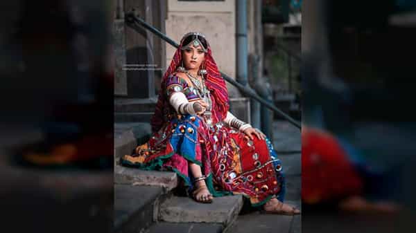 'रात्रीस खेळ चाले' मालिकेतील 'शेवंता'च्या भूमिकेमुळे अभिनेत्री अपूर्वा नेमळेकर घराघरांत लोकप्रिय झाली.