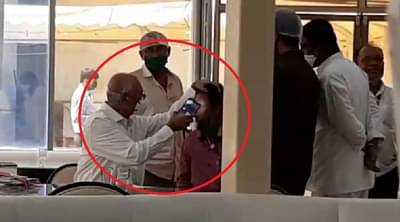 Video | कँटिनमध्ये वेटर म्हणाला, माझे डोळे दुखतात; तात्याराव लहानेंकडून चहा पिता पिता प्रॉब्लेम सॉल्व्ह