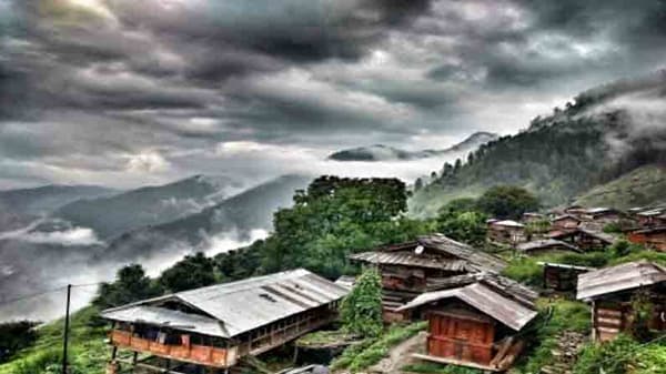 Travel | भारताच्या ‘या’ गावात आजही सुखाने नांदतायत कौरव-पांडवांचे वंशज, तुम्हीही देऊ शकता भेट!