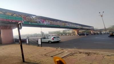 सायन-पनवेल महामार्गावर राजकीय पक्षांच्या जाहिराती, काही ठिकाणी कंटेनरमध्ये अनधिकृत कार्यालयं, प्रभाग अधिकाऱ्यांचे कारवाईचे आश्वासन