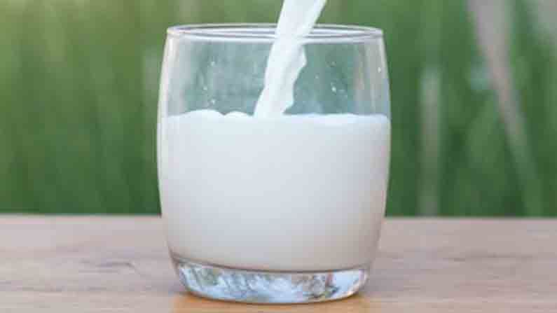 Weight Loss | वजन कमी करण्यासाठी दूध पिताय? मग जाणून घ्या स्किम्ड की डबल टोन्ड दूध ठरेल फायदेशीर...