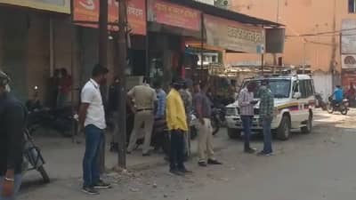 औरंगाबादेत भर रस्त्यात माथेफिरुचा चौघांवर चाकू हल्ला, एकाचा मृत्यू