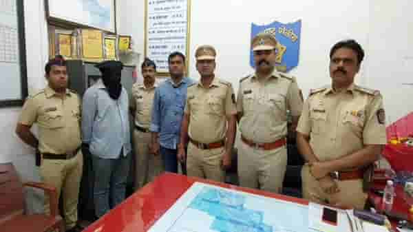 रेल्वेत नोकरीच्या नावाखाली तरुणांना लाखोंचा गंडा, आयआरसीटीसीच्या कर्मचाऱ्याचे उद्योग