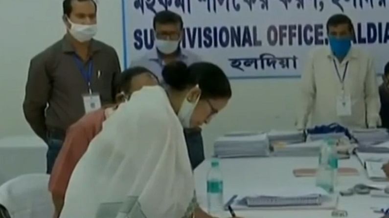 West Bengal Election 2021 : 'स्वत:चं नाव विसरु शकते, पण नंदीग्राम नाही, विजय निश्चित' उमेदवारी अर्ज दाखल केल्यानंतर ममतांचा दावा