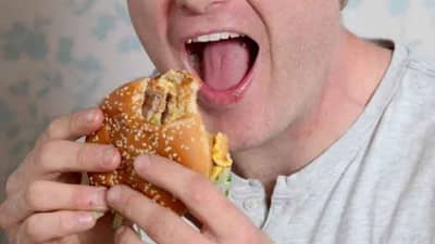 Eating Habits | वेळेआधीच तुम्हाला ‘म्हातारे’ करतील ‘हे’ पदार्थ, तुम्हीही खात असाल तर नक्की विचार करा!