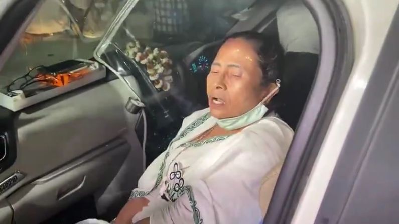VIDEO : बंगालच्या मुख्यमंत्री ममता बॅनर्जींच्या ताफ्यावर हल्ला, पायाला दुखापत, कोलकाताच्या रुग्णालयात उपचार