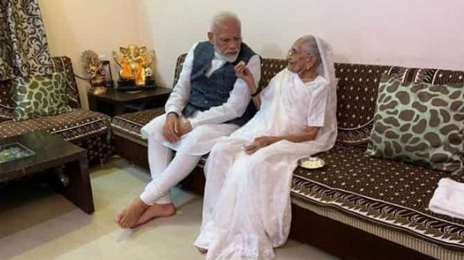 COVID-19 Vaccine | पंतप्रधान मोदी यांच्या आईने घेतली कोरोना लस, मोदी म्हणतात...