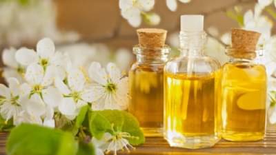 Jasmine Flower Oil : चमकदार चेहरा पाहिजे तर, या टिप्स फाॅलो करा !