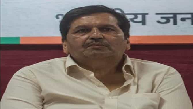 फ्लॅट बुक करण्यासाठी जबरदस्ती, फ्लॅट न देता पैसे भरण्यासाठी धमकी, भाजप नेते मंगलप्रभात लोढांवर गुन्हा दाखल