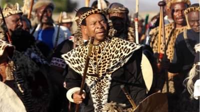 सहा बायका, 28 मुलं; नग्न मुलींचा डान्स फेस्टिव्हल भरवणाऱ्या या राजाचा मृत्यू कशामुळे झाला?