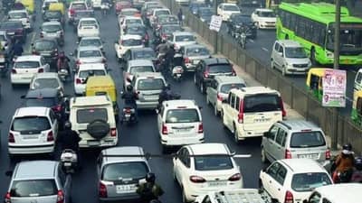 Registration Renewal : 15 वर्ष जुन्या गाड्या आता थेट भंगारात जाणार, 1 एप्रिलपासून नवे नियम लागू