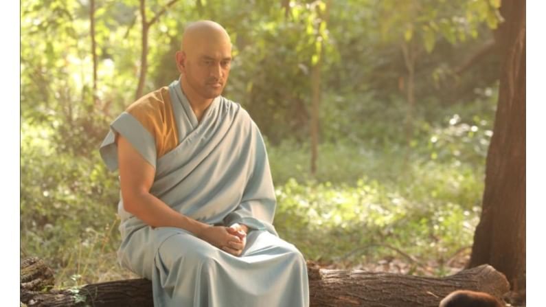MS Dhoni Monk Look : धोनीने संन्यास घेतला? बौद्ध भिक्खूच्या अवतारातला फोटो व्हायरल
