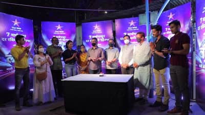 Marathi Serial : ठाण्यातील तलावपाळी परिसर आकर्षक रोषणाईने उजळला, महाराष्ट्र पोलिसांना सलाम