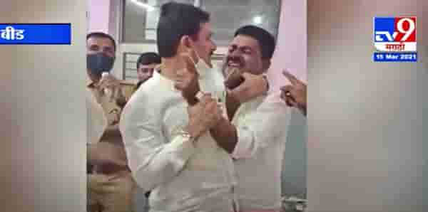 Video: आधी त्यानं फुकटात पेट्रोल भरलं, कानशिलातही लगावली, नंतर पोलीस ठाण्यात शिवाीगाळ, बीडात सेना कार्यकर्त्याची गुंडगिरी