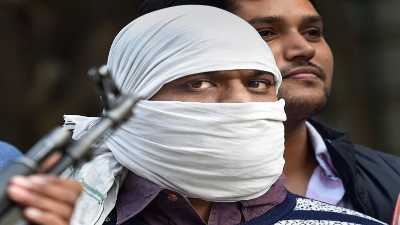 Batla House Encounter Case : दहशतवादी आरिज खानला फाशीची शिक्षा, दिल्लीच्या साकेत कोर्टाचा मोठा निकाल Batla House Encounter Case : दहशतवादी आरिज खानला फाशीची शिक्षा, दिल्लीच्या साकेत कोर्टाचा मोठा निकाल