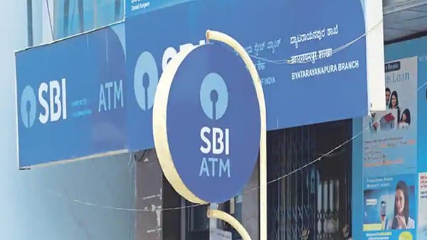 देशातल्या सगळ्या मोठ्या बँकेला कोटींचा दंड, RBI कडून नियम मोडल्याचा गंभीर आरोप
