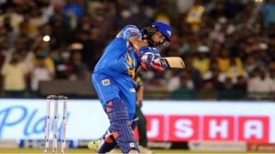 Video : सिंग इज किंग...  युवराजची बॅट पुन्हा तळपली, एकाच ओव्हरमध्ये 4 षटकार, पाहा व्हिडीओ...