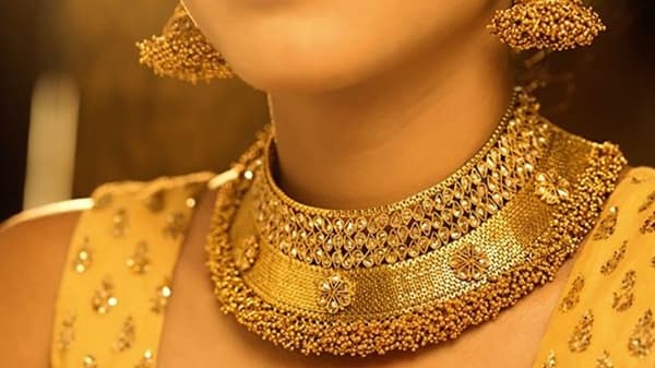 Gold Latest Price : ऐन लग्नसराईत सोन्याच्या किंमती वाढल्या, वाचा आजचे ताजे भाव