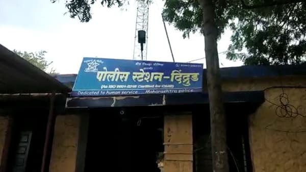 बीडमध्ये वृद्धाचा चिमुकलीवर अतिप्रसंगाचा प्रयत्न, गुन्हा दाखल करण्यात पोलिसांकडून दिरंगाई