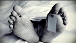 अकोल्यात कोव्हिड वॉर्डमधील रुग्णाची सलाईनच्या नळीने गळा आवळून आत्महत्या