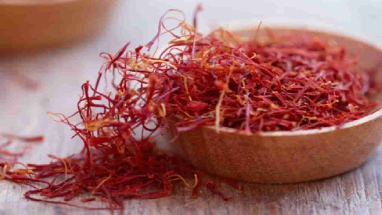 Saffron Benefits | सुंदर दिसायचेय, तर मग ब्युटी रूटीनमध्ये केशर वापरा आणि चमत्कार पहा