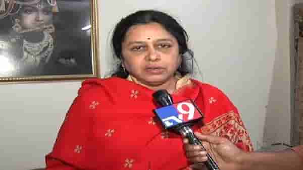 भाजपच्या माजी आमदार मेधा कुलकर्णींकडून मारहाण, पुणे पोलिसात तक्रार