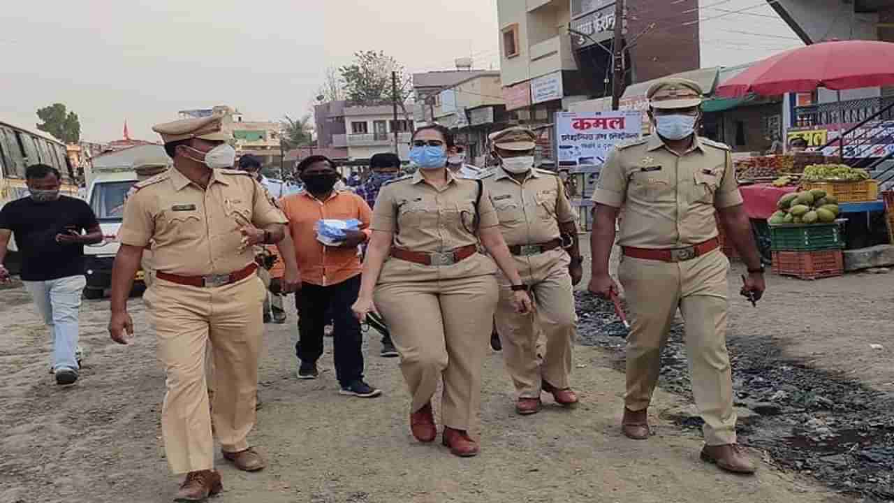 VIDEO | कोरोनाचा कहर थांबवण्यासाठी लेडी सिंघम ॲक्शन मोडमध्ये, मोक्षदा पाटील रस्त्यावर