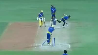 नजर हटी दुर्घटना घटी..., 22 वर्षीय युवा बोलर्सकडून MS धोनी क्लीन बोल्ड, पण तो बोलर कोण?