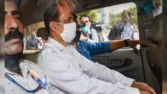 सचिन वाझेंची तब्येत पुन्हा बिघडली; छातीत दुखायला लागल्याने रुग्णालयात नेण्याची वेळ