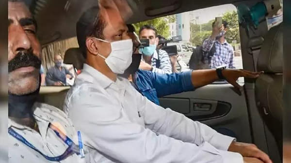 सचिन वाझेंची तब्येत पुन्हा बिघडली; छातीत दुखायला लागल्याने रुग्णालयात नेण्याची वेळ