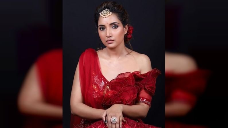 रुपाली अंकित मगरेसोबत रिलेशनशिपमध्ये आहे. दोघं नेहमीच नवनवीन फोटो शेअर करत चाहत्यांना कपल गोल्स देत असतात. 