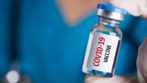 Johnson & Johnson Vaccine : भारतात येण्याआधीच अमेरिकेकडून 'या' कोरोना लसीवर बंदी, कारण काय?
