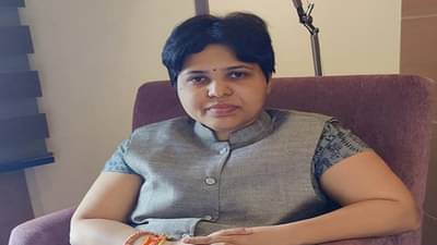 गृहमंत्री अनिल देशमुखांसह साथीदारांवर खंडणीचा गुन्हा दाखल करा, तृप्ती देसाईंची मागणी