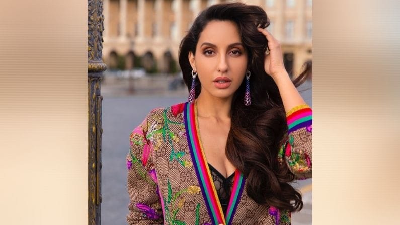 याशिवाय नोराने 72, 547 रुपयांचे सँडल घातले होते. वर्क फ्रंट बद्दल बोललो तर नोरा लवकरच बर्‍याच चित्रपटांमध्ये दिसणार आहे.