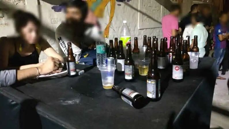 बिहारमध्ये दारुबंदी, पण 55 हजार महिला आणि 10 लाख लोक दारुच्या आहारी, तर 11 लाख लोकांना लागते भांग! बिहारमध्ये दारुबंदी, पण 55 हजार महिला आणि 10 लाख लोक दारुच्या आहारी, तर 11 लाख लोकांना लागते भांग!