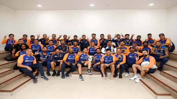 India vs England Odi Series | टी 20 मालिकेनंतर इंग्लंड विरुद्धच्या वनडे सीरिजसाठी टीम इंडिया सज्ज, विराटसेना पुण्यात दाखल