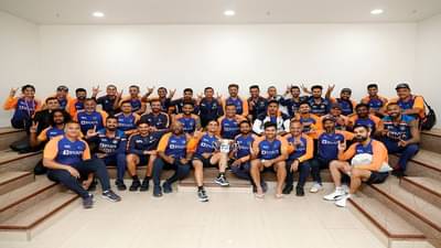 India vs England Odi Series | टी 20 मालिकेनंतर इंग्लंड विरुद्धच्या वनडे सीरिजसाठी टीम इंडिया सज्ज, विराटसेना पुण्यात दाखल