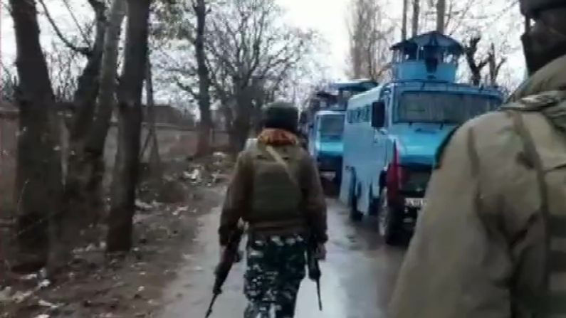 जम्मू-काश्मीर: शोपियांमध्ये सुरक्षा दलाला मोठं यश, चकमकीत चार दहशतवादी ठार