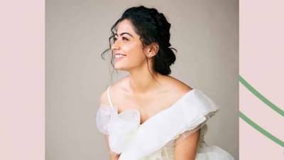 Rashmika Mandanna | रश्मिकाच्या नव्या लूकवर चाहते झाले फिदा, लवकरच करणार बॉलिवूडमध्ये पदार्पण!