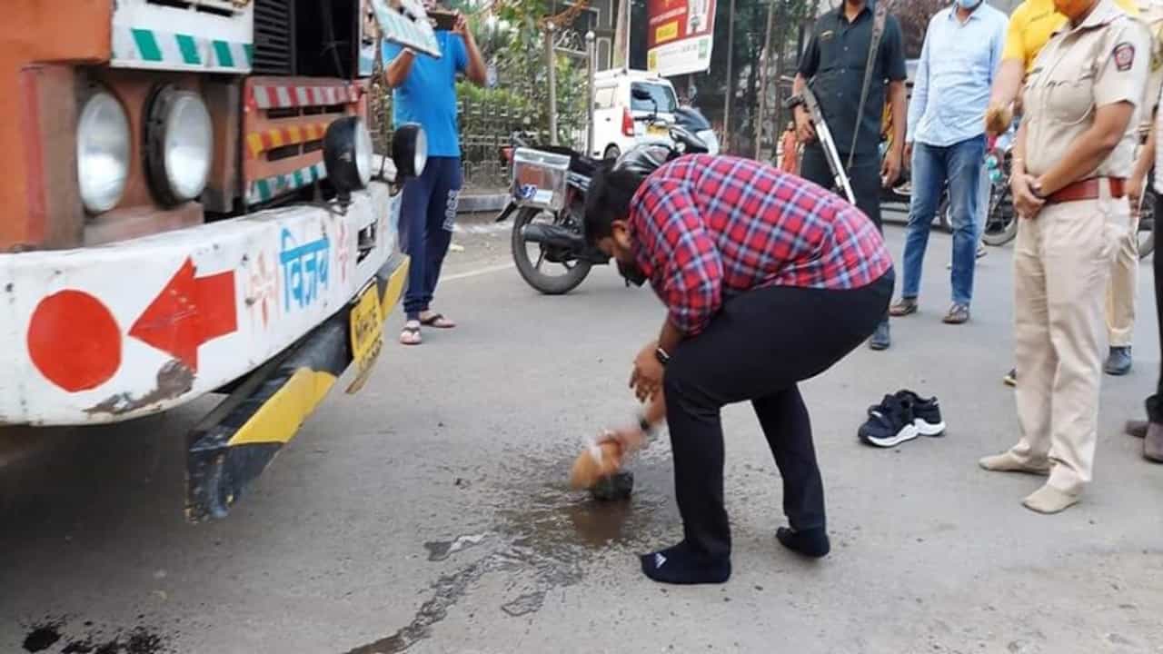 कोपर पुलाच्या कामावरुन केडीएमसीत राजकारण तापलं, आयुक्तांपूर्वी शिवसेनेनेचं नारळ फोडलं