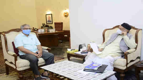 मुख्यमंत्र्यांना कणा नाही हे त्यांनी दाखवून दिलं, हे सरकार बरखास्त करा, प्रकाश आंबेडकरांची राज्यपालांकडे मागणी