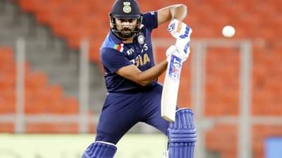 Rohit Sharma : वीरेंद्र सेहवागचा रेकॉर्ड मोडण्यासाठी हिटमॅन रोहित शर्मा सज्ज