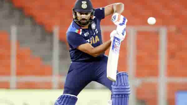 Rohit Sharma : वीरेंद्र सेहवागचा रेकॉर्ड मोडण्यासाठी हिटमॅन रोहित शर्मा सज्ज