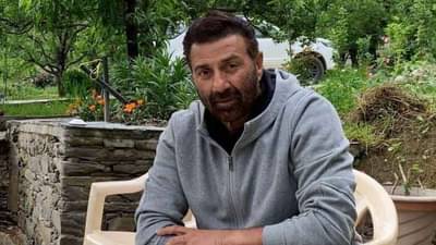 सन्नी देओलचा दुसरा लेकही करणार बॉलिवूडमध्ये पदार्पण, ‘हा’ दिग्गज निर्माता देणार सुवर्ण संधी!