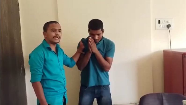 VIDEO : तरुणीला अश्लील मेसेज पाठवणाऱ्या परप्रांतीय तरुणाला मनसे पदाधिकाऱ्यांकडून चोप, व्हिडीओ व्हायरल