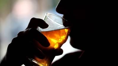 दिल्लीमध्ये 21 वर्षे झालं की दारु पिता येणार, नियम बदलण्याचं कारण काय?, केजरीवालांना सल्ला कोणी दिला?